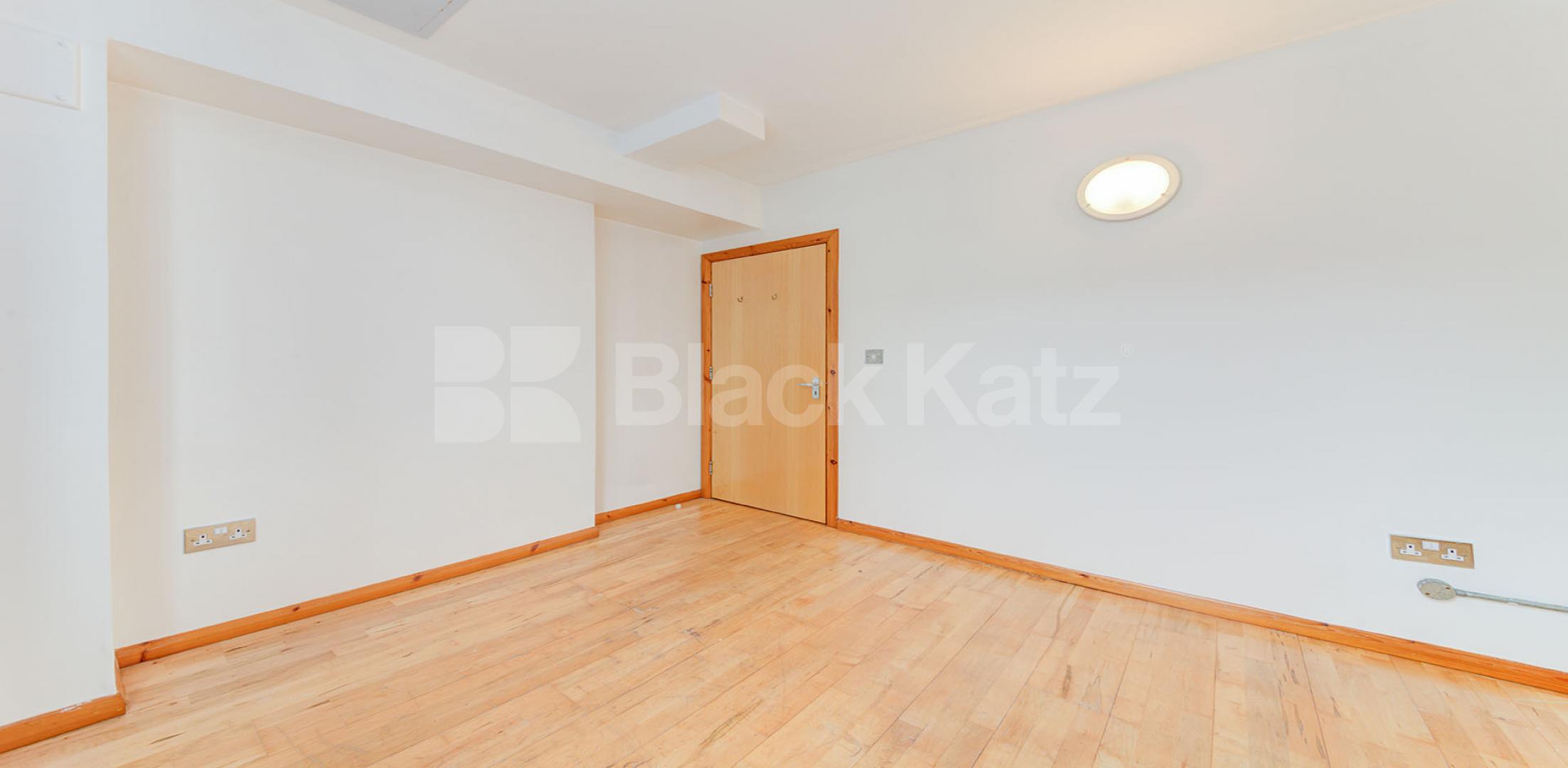 			SPACIOUS WAREHOUSE CONVERSION, 1 Bedroom, 1 bath, 1 reception Flat			 Dove Road, ISLINGTON/CANONBURY N1